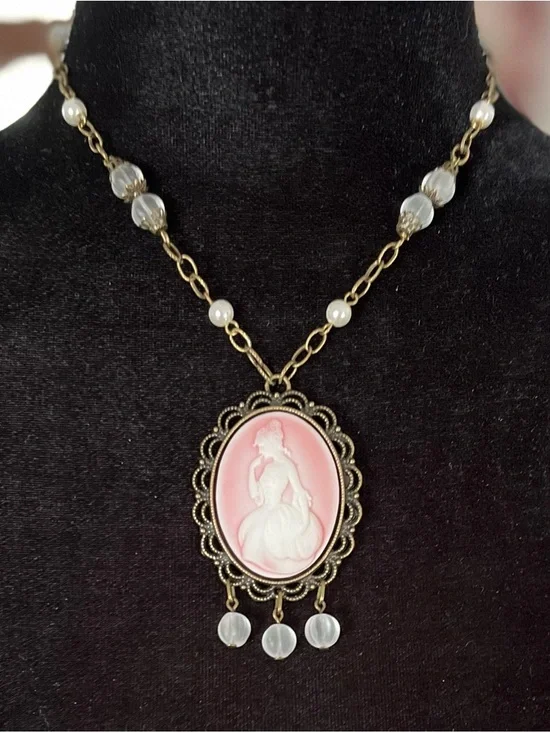Marie Antoinette Pink Cameo Necklace Vintage Matte Czech Glass & Brass Chain - Picture 3 of 16
